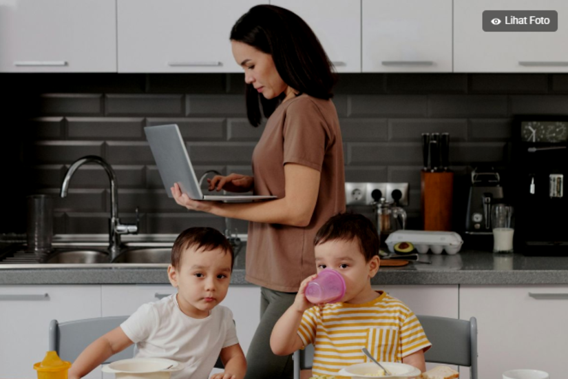 Kapan Anak Boleh Dikenalkan Gadget? Psikolog Beberkan Aturan dan Dampaknya