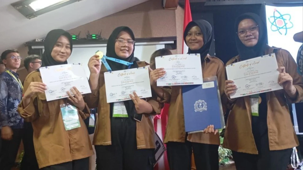 Riset Gulma Pantai, Siswa MAN 3 Jembrana Raih Emas di Ajang Sains Internasional